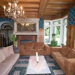Dom wakacyjny Luxury Estate With Pool &
