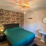 Dom wakacyjny Luxury Estate With Pool & *