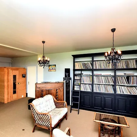 Дом отдыха Luxury Estate With Pool & *