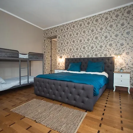 Luxury Estate With Pool & Дом отдыха