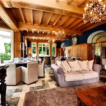 Дом отдыха Luxury Estate With Pool & Jamoigne