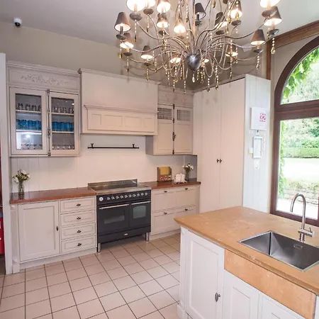 펜션 Luxury Estate With Pool & Jamoigne