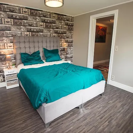 Luxury Estate With Pool & *