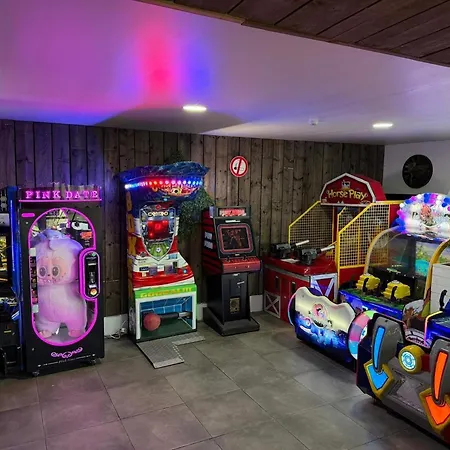 Luxury Estate With Pool & Дом отдыха *