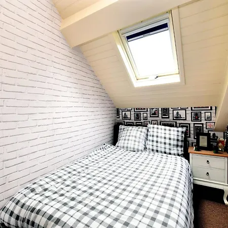 Luxury Estate With Pool & Дом отдыха