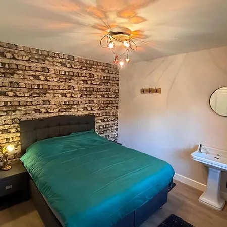 Дом отдыха Luxury Estate With Pool & *