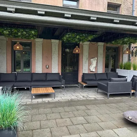 Luxury Estate With Pool & Дом отдыха