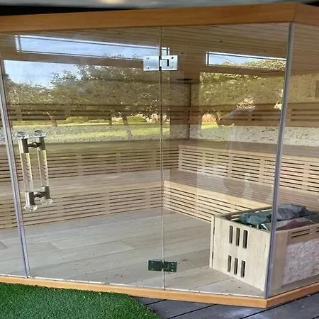 Дом отдыха Luxury Estate With Pool & *